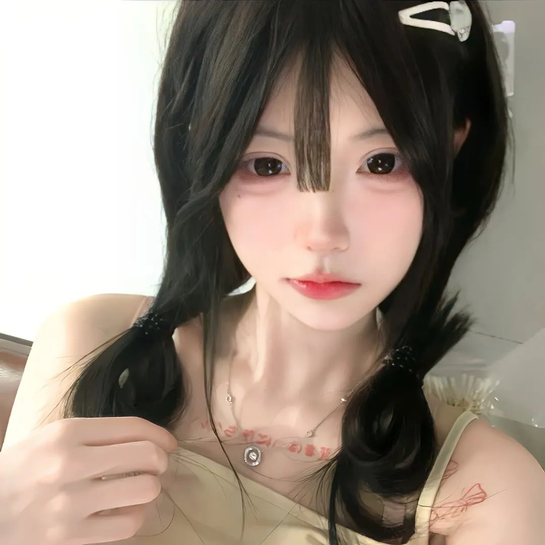 她来到我身边